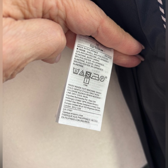 NWT Banana Republic Women's Navy
Windowpane Plaid Blazer W/Bell sleeve Size 16 - Picture 12 of 15